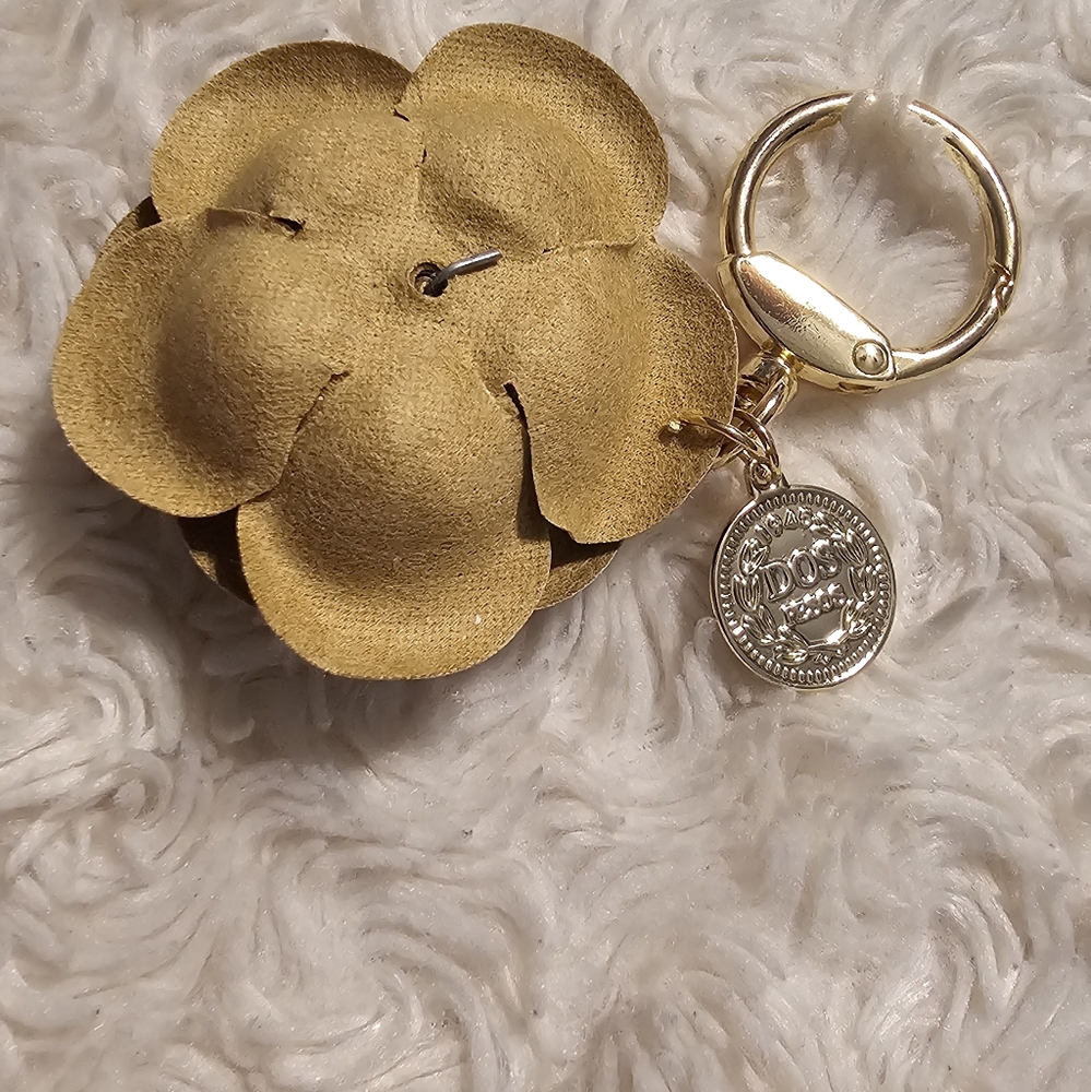 Gold Camila Rose Keychain Purse Charm NWOT - Picture 3 of 6